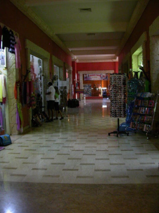 Einkaufspassage Regency Plaza Aqua Park & Spa