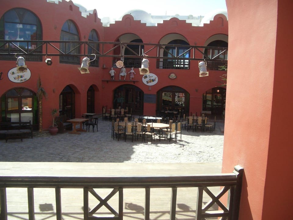 Einkaufscenter am Eingang Arabia Azur Resort