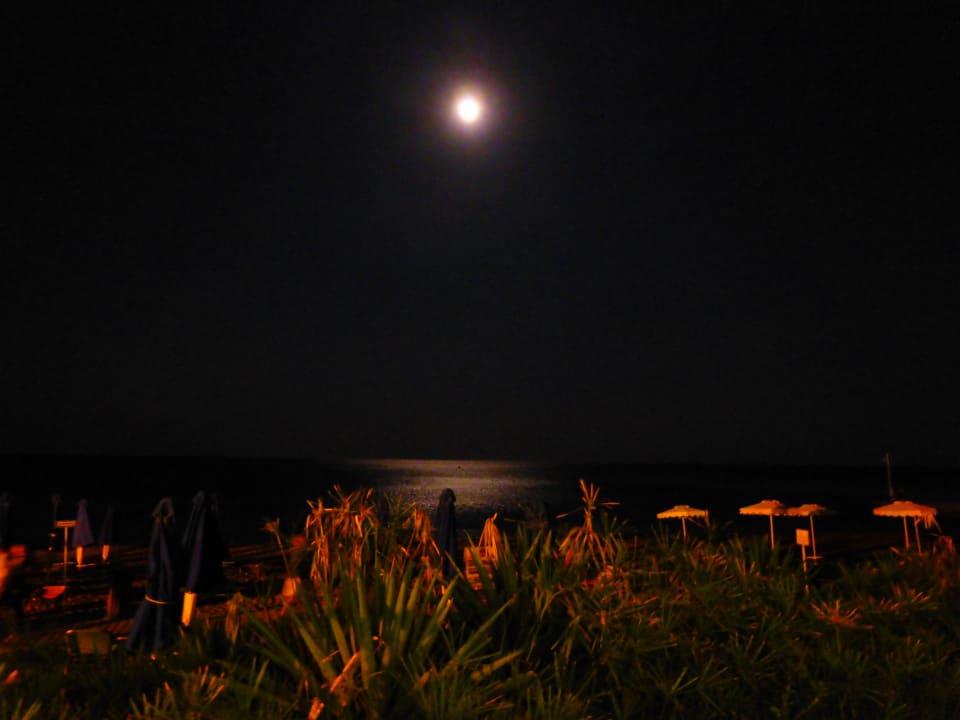 Hotelstrand bei Mondschein Esperides Beach Resort