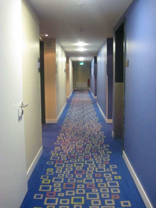 Flur zum Zimmer Hampton by Hilton Berlin City West