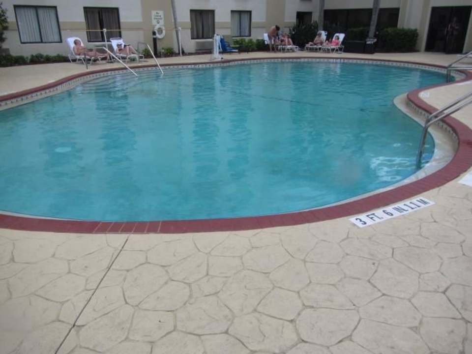 Pool Hotel Holiday Inn Express Fort Myers West - The Forum