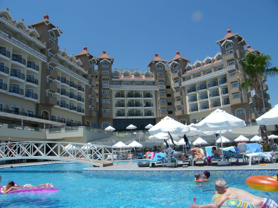 Uitzicht hotel/zwembad Side Mare Resort & Spa