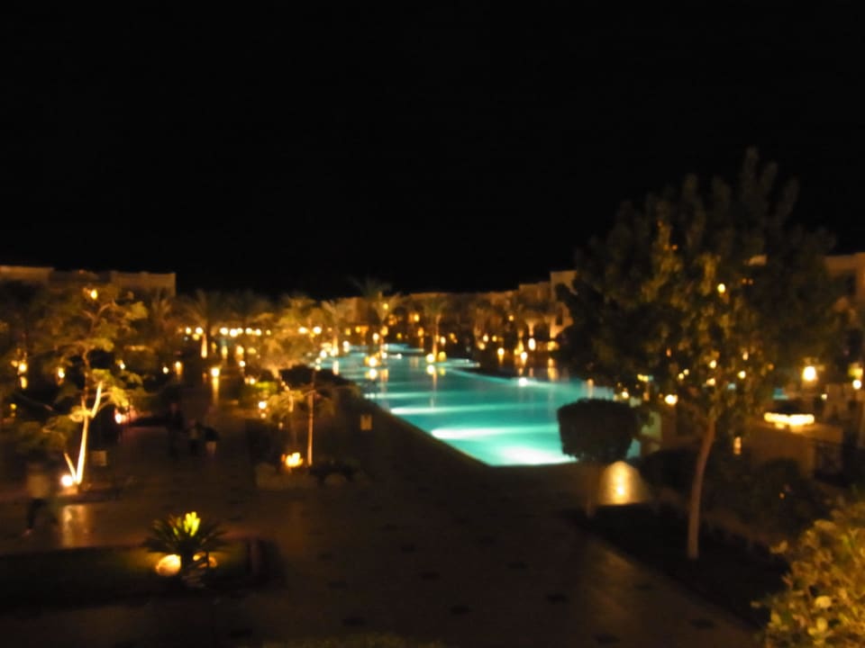 Pool bei Nacht JAZ Aquamarine Resort