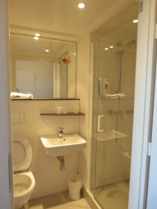 Blick ins Badezimmer - sauber | funktionell Hotel Premiere Classe Valence Nord