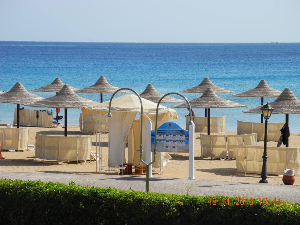 Duschen am Strand Old Palace Resort Sahl Hasheesh