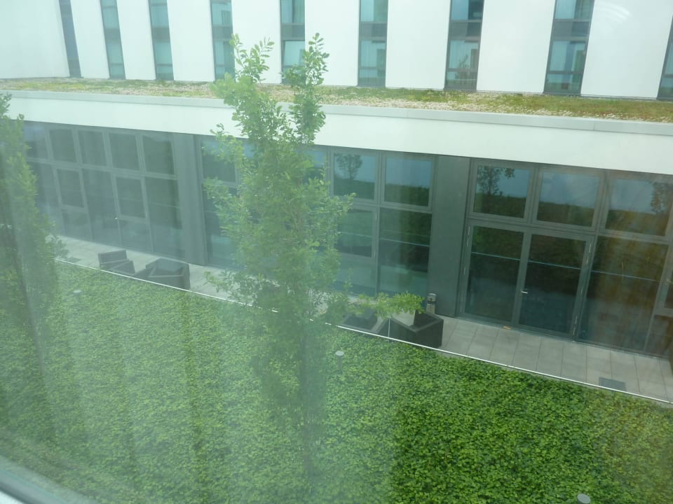 Blick in den Innenhof IntercityHotel Berlin Hauptbahnhof