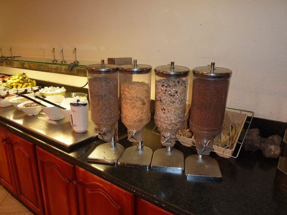 Büffet optisch gut, Speisen gut. BLUESEA Lagos de Cesar