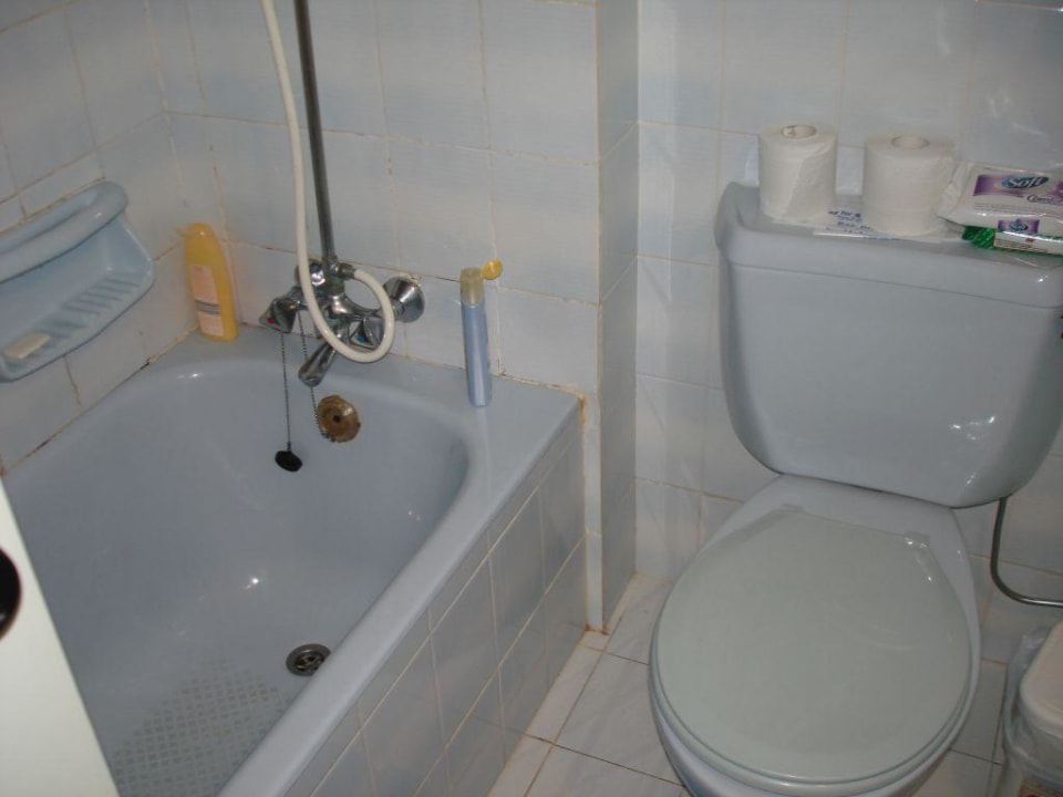 Bad Zimmer 307 Anonymous Beach Hotel