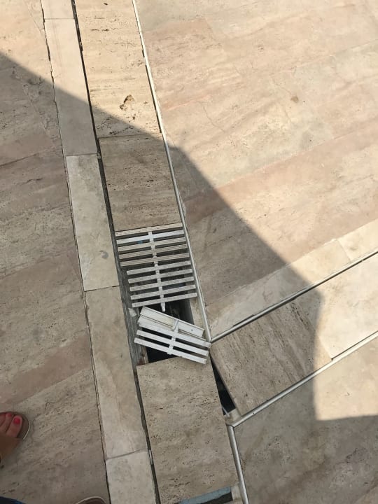 Pool Larina Resort Spa & Hotel