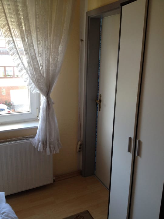 Stromanschluss links neben dem Türrahmen Hotel Wolters