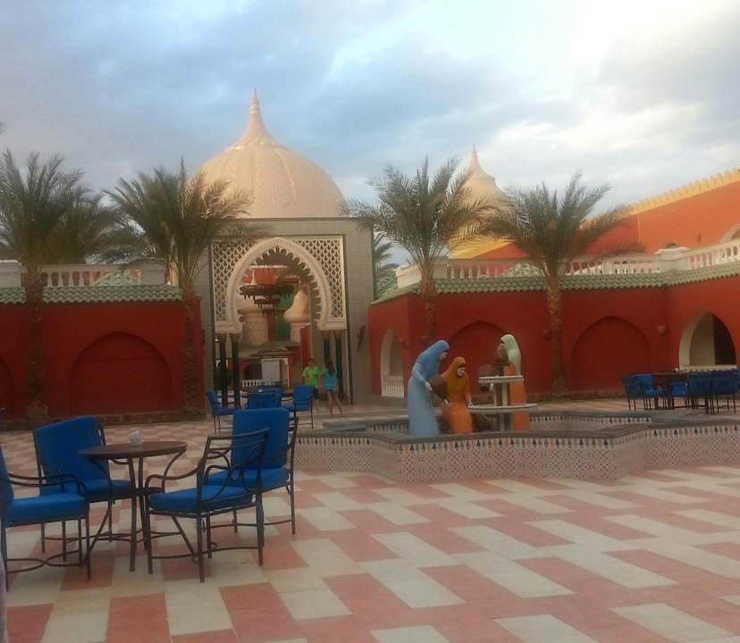 In der Lobby draussen  Pickalbatros Alf Leila Wa Leila Resort - Neverland Hurghada