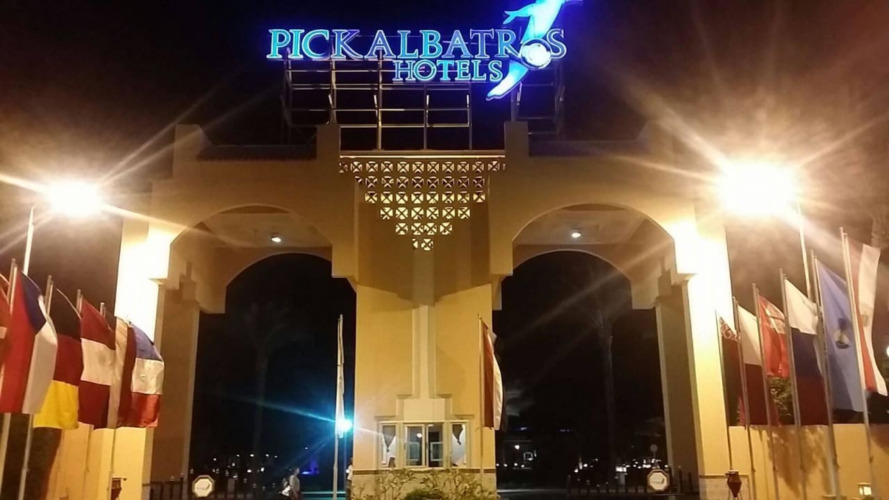 Eingang Hotelanlage Beach Albatros Resort