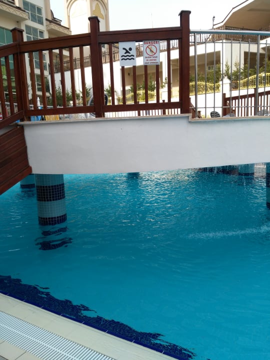 Pool Side Royal Palace Hotel & Spa