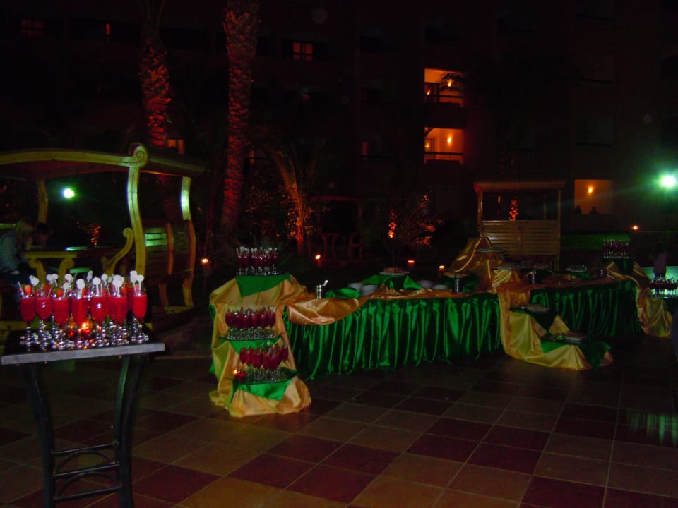 Cocktailempfang vor den Pools am 31.12.12 Beach Albatros Resort