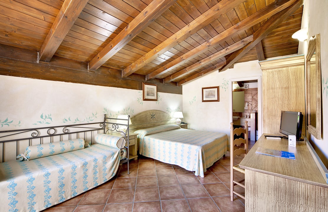 Zimmer Colonna Beach Hotel