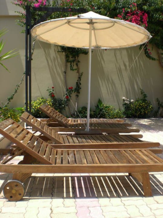 Liegen am Pool D'Andrea Mare Beach Hotel