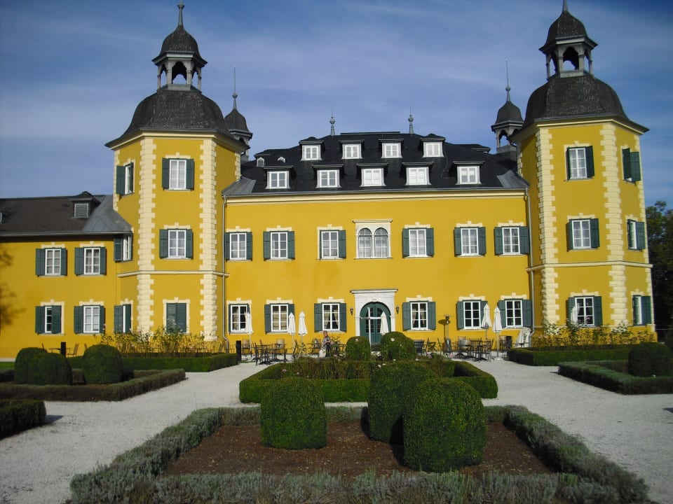 Hotel zur Gartenseite Falkensteiner Schlosshotel Velden