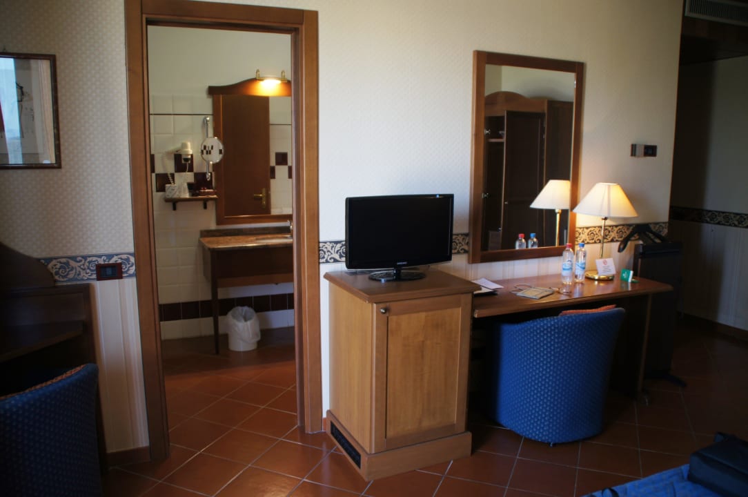 Wohnraum mit Blick zum Bad Ariotto Village