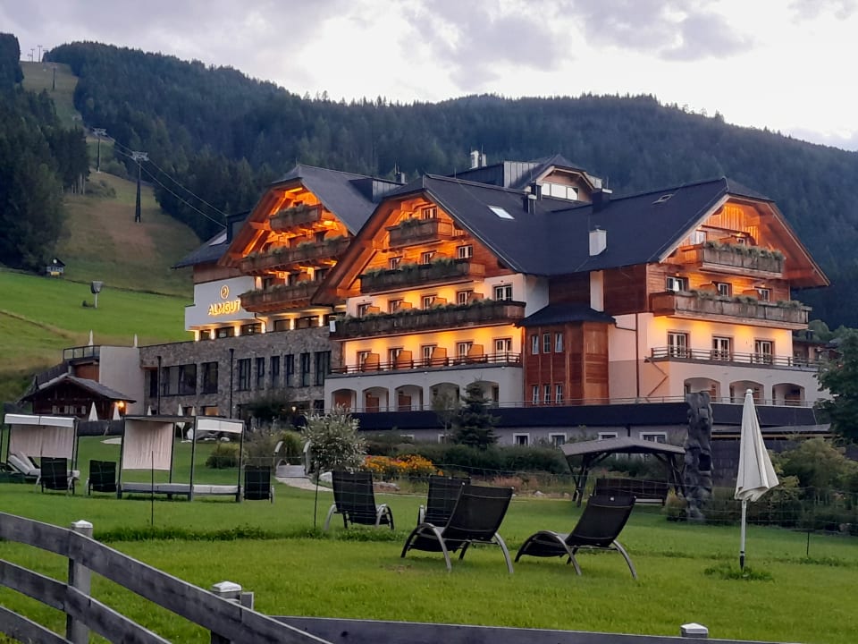 Außenansicht ALMGUT Mountain Wellness Hotel
