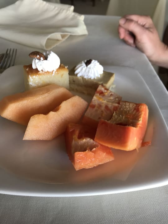 Gastro Angaga Island Resort