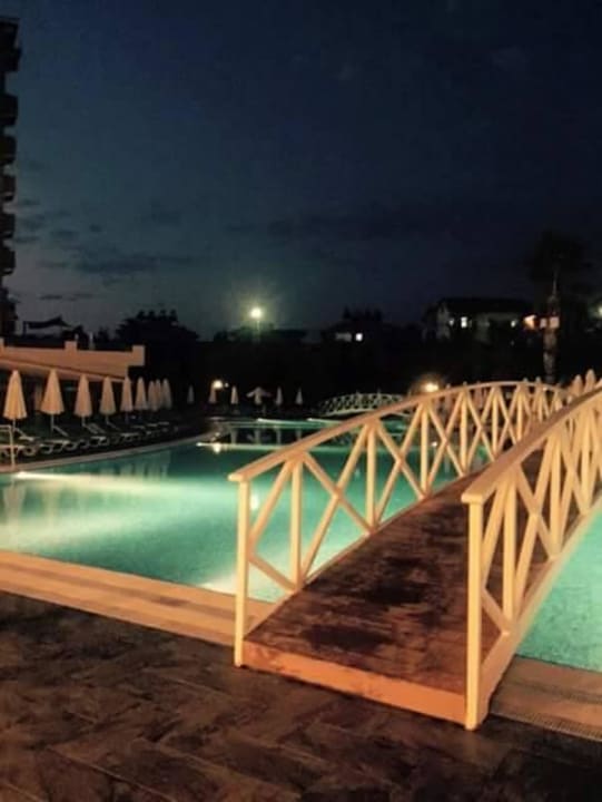 'savonds @ pool Side Mare Resort & Spa