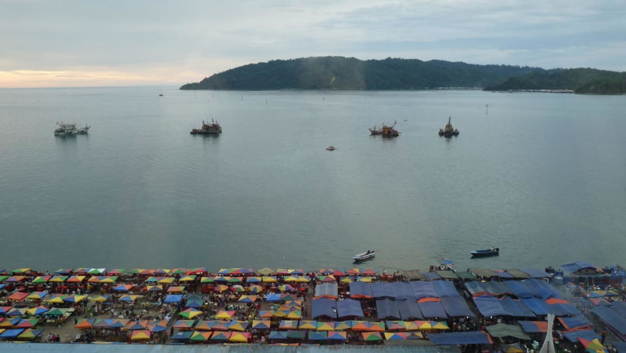 Nachtmarkt zu Füßen des Hotels Hotel Le Meridien Kota Kinabalu