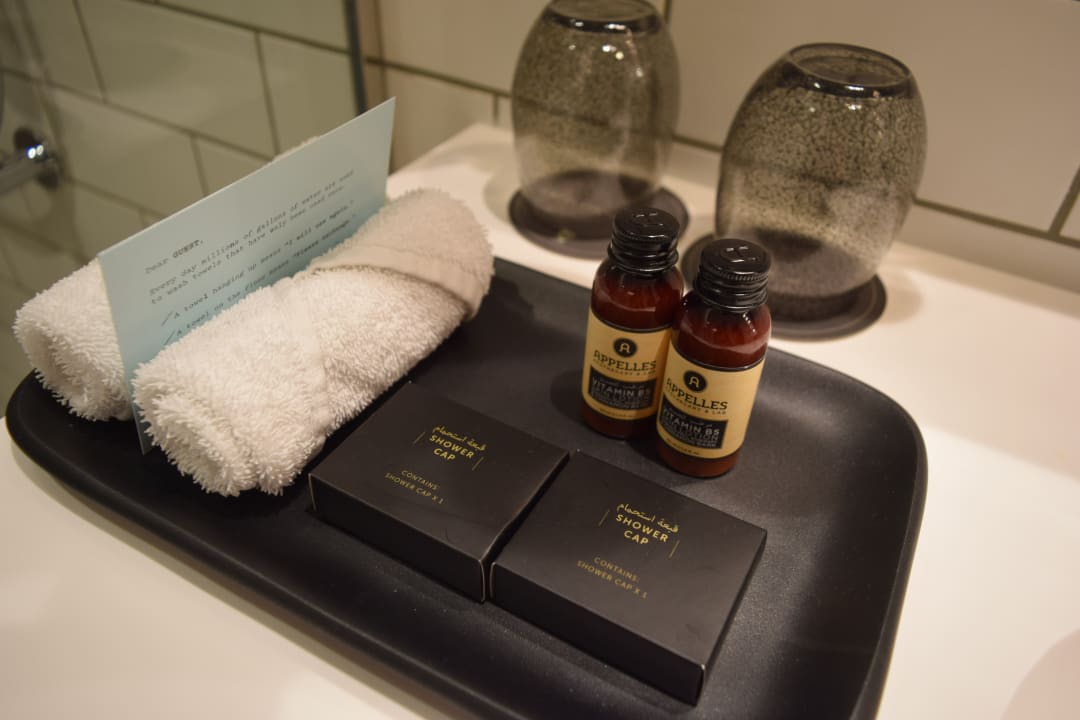 Zimmer The WB Abu Dhabi, Curio Collection By Hilton
