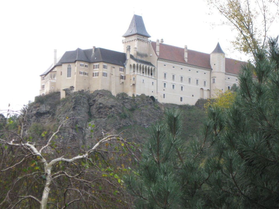 Bei der Auffahrt Schlossgasthof Rosenburg