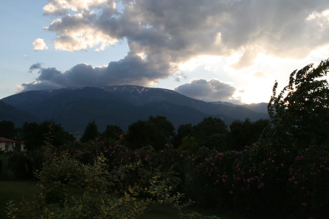 Blick von unserer Terrasse in Richtung Olymp alltoura Club Hotel Poseidon Palace