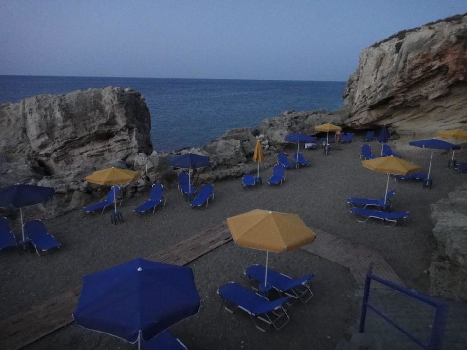 Strand in der Abenddämmerung Kresten Palace Hotel