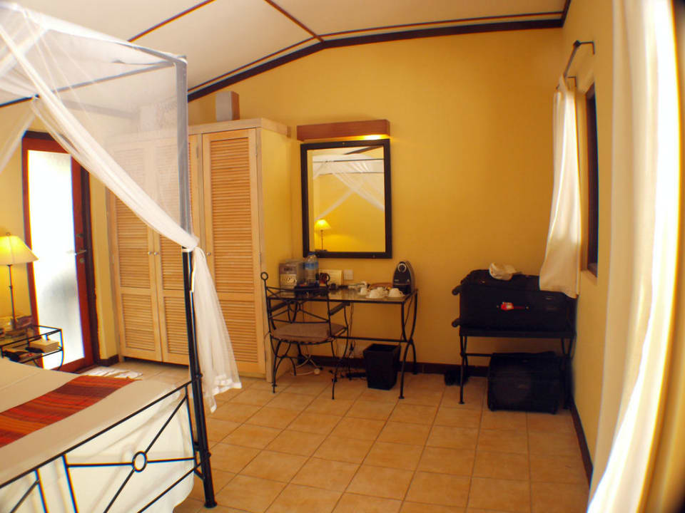 Beach-Bungi Innenansicht Kuredu Island Resort & Spa