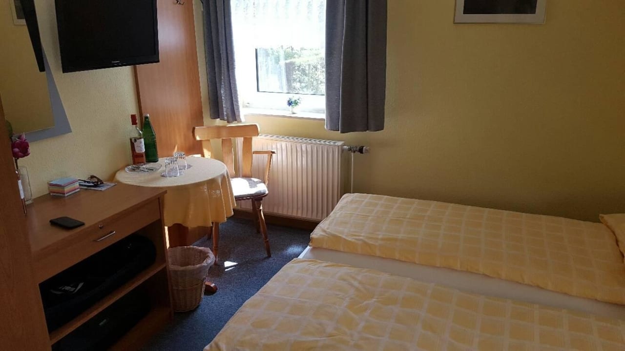 Doppelbett mit Fernsehecke Hotel Pension Holum Garni