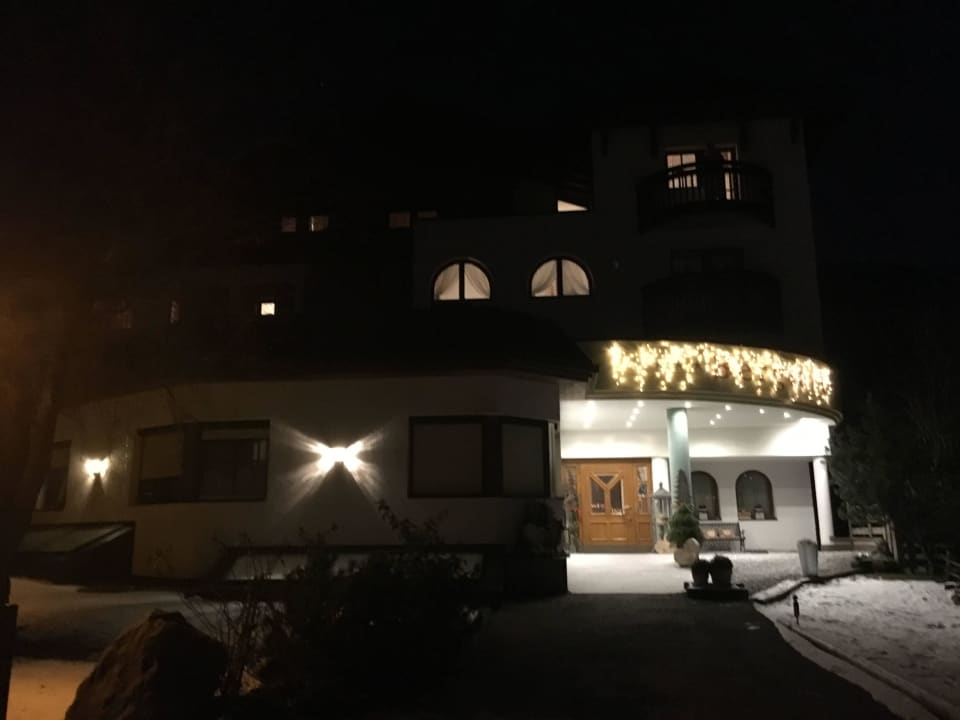 Nebenhaus bei Nacht Ferienhotel Bergland