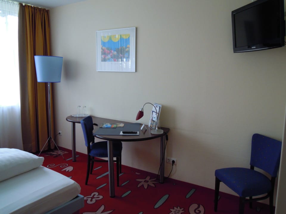 Schreibtisch, TV Best Western Hotel Wetzlar
