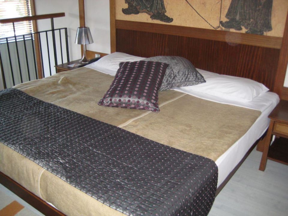 Doppelbett im Obergeschoß / offene Galerie Asteria Family Belek