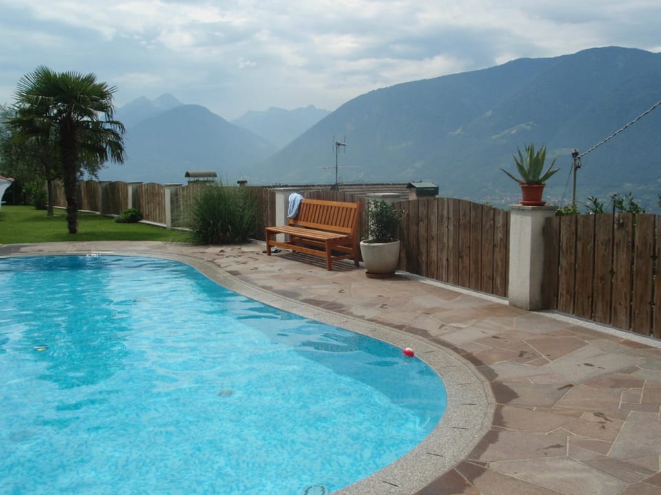 Schöne saubere Poolanlage Hotel Garni Ehrenfels