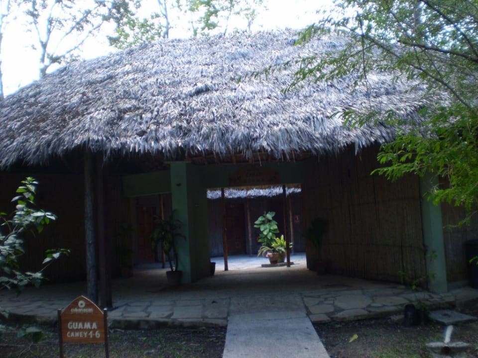 Eingan zu den Zimmern Hotel Los Caneyes