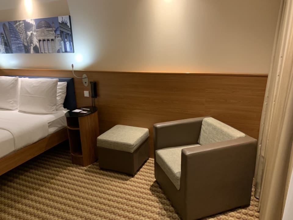 Zimmer Hampton by Hilton Berlin City West