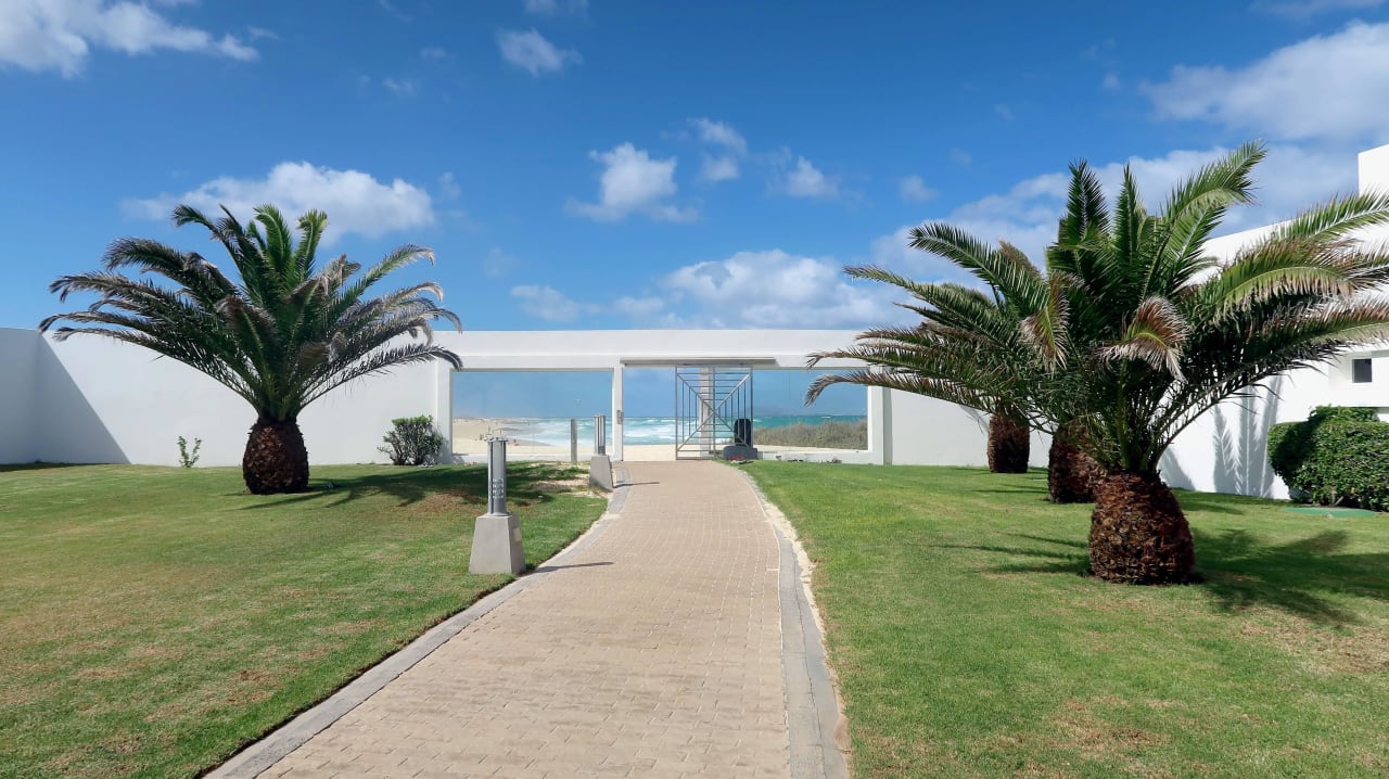 Durchgang zum Surferstrand Hotel Riu Palace Tres Islas