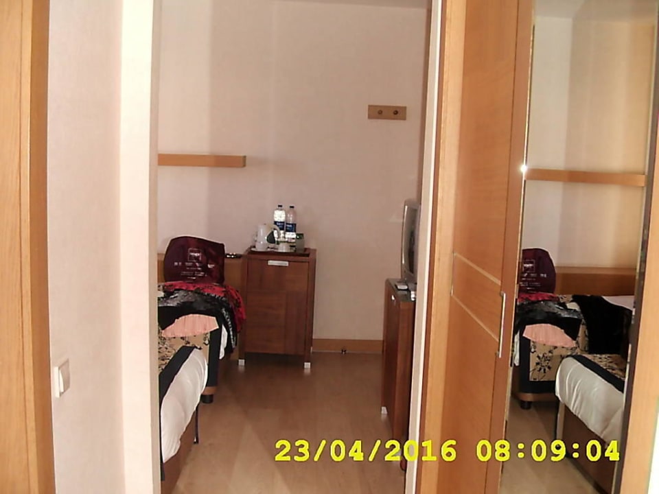 Das kleine zimmer wir hatten ein großes  und ein k Trendy Aspendos Beach Hotel