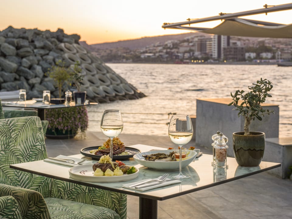 Gastro St Raphael Resort