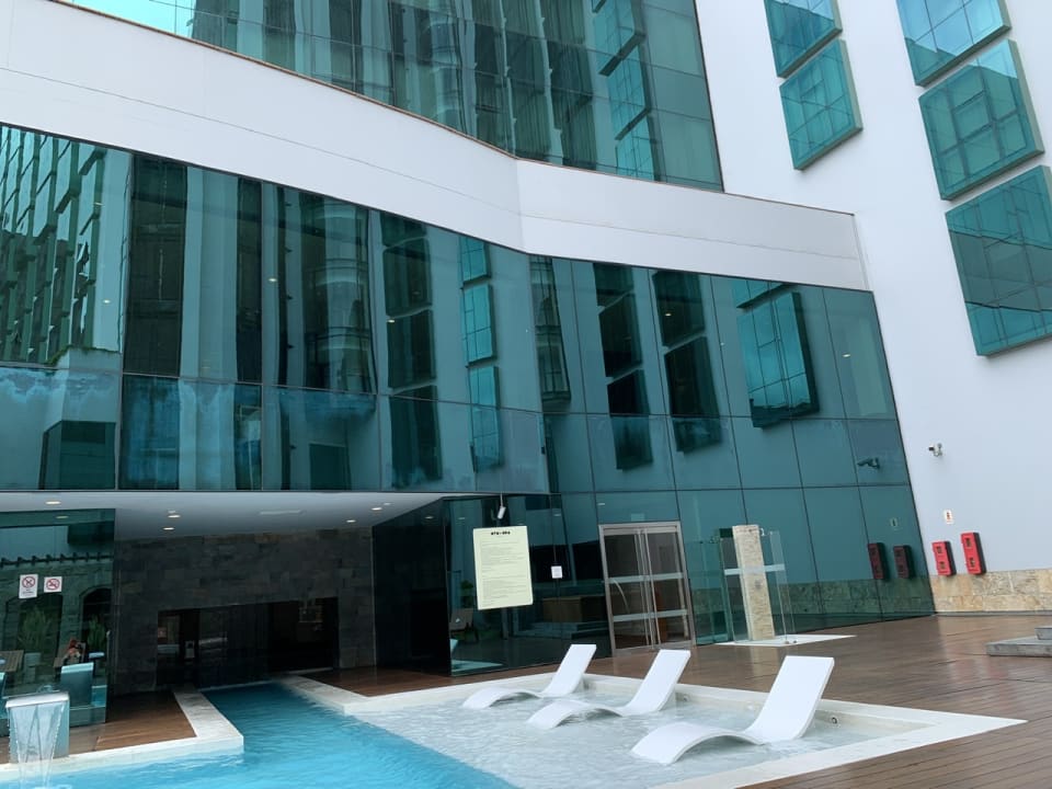 Pool Swissotel Lima