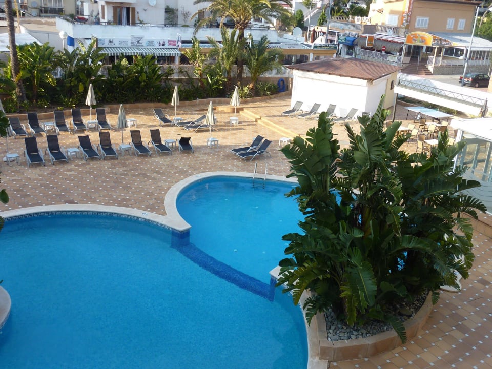 Blick vom Zimmer auf den Pool Grupotel Acapulco Playa - Adults Only