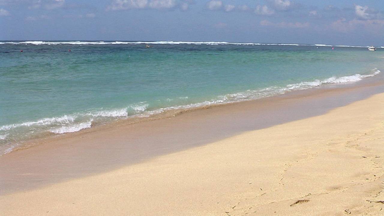 Schöner Strand Ayodya Resort Bali