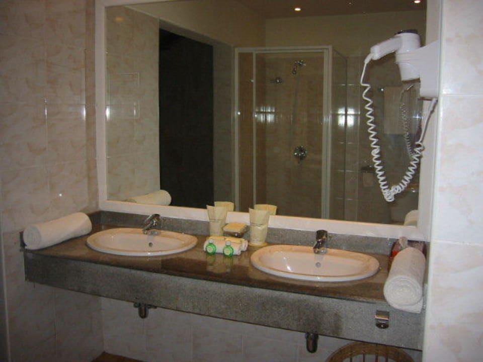 Badezimmer im Bungi Adaaran Select Meedhupparu Island Resort - Premium All Inclusive