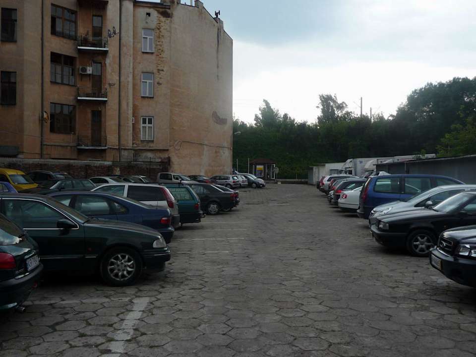 Der Parkplatz Hotel Globus