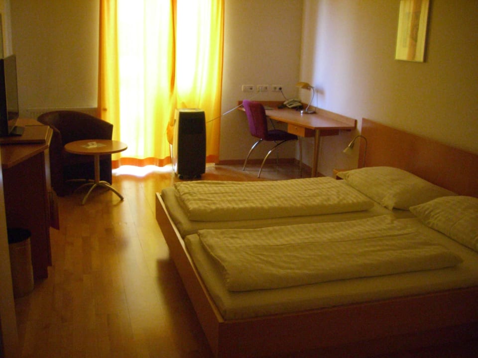 Zi. 104 (verdunkelt) Hotel GIP