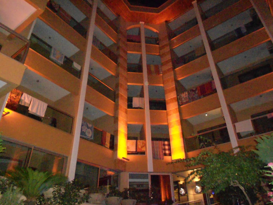 Wejście do hotelu Tac Premier Hotel & Spa