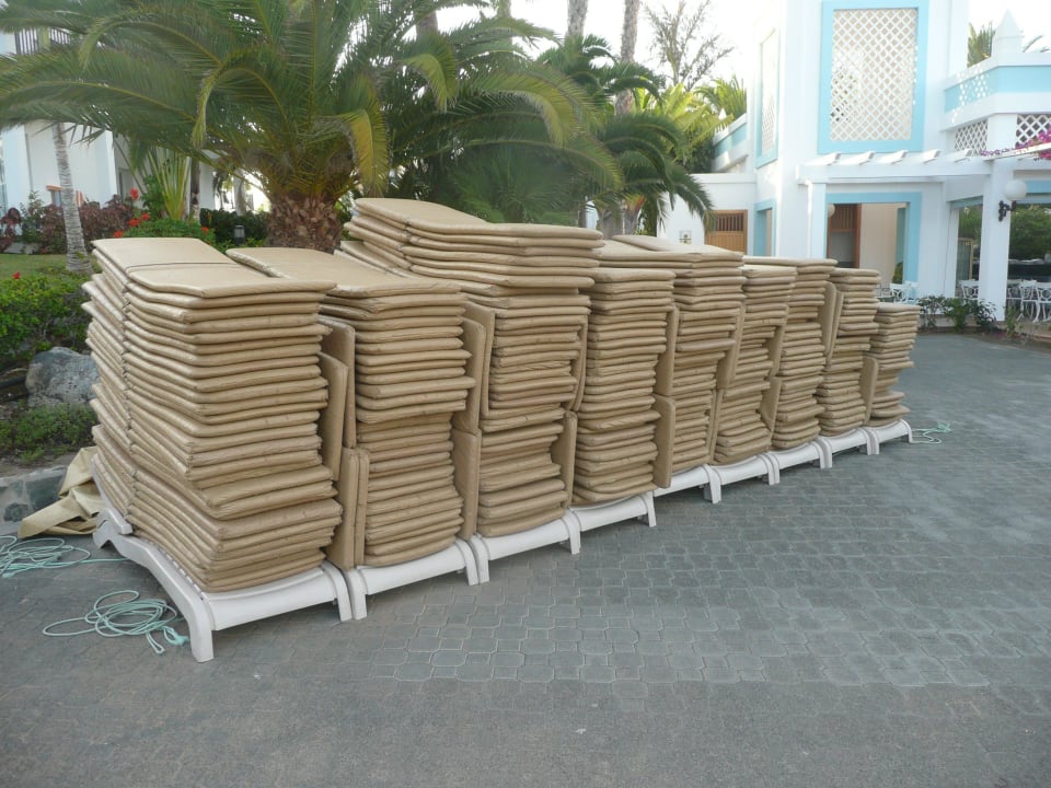 Liegenauflagen am Abend Hotel Riu Palace Meloneras