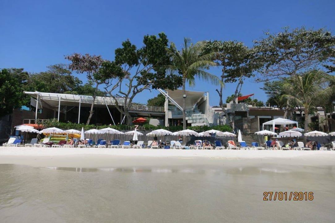 Blick vom Meer zum Hotel Sai Kaew Beach Resort